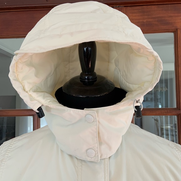 L.L. Beans Woman’s Winter Coat - Picture 2 of 13